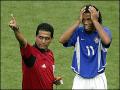 Dommeren gir Ronaldinho r�dt kort
