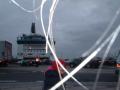 Det bl�ser, pappas h�r forran Saras f�rste skritt p� Dansk jord