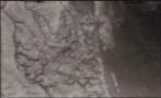 Bilde tatt under Huygens innflygning i dag. Det viser noe som ligner p� et elvesystem og delta som ender i noe som ligner en strandlinje! Man har hatt mistanke om at det kan finnes sj�er av flytende metan p� Titan. Disse mistankene styrkes, men kompleksiteten er st�rre enn noen ventet. Bildet er tatt fra 16 kilometers h�yde og viser detaljer ned til 40 meter.