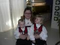 Kl. 12: Ruth, Sara og Mamma