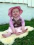 Glad baby har f�tt ny kjole